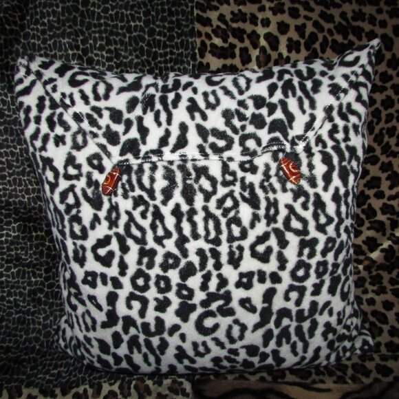 Textured Animal Print Bedspread Coverlet + Accent Pillow Cover - King Size - Picture 15 of 15
